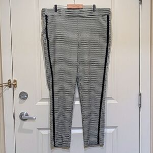EUC Laura 16 Black And White Printed Stretch Pants With Stripes
